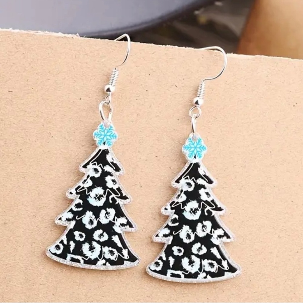 Nwt turquoise black acrylic Christmas tree earrings